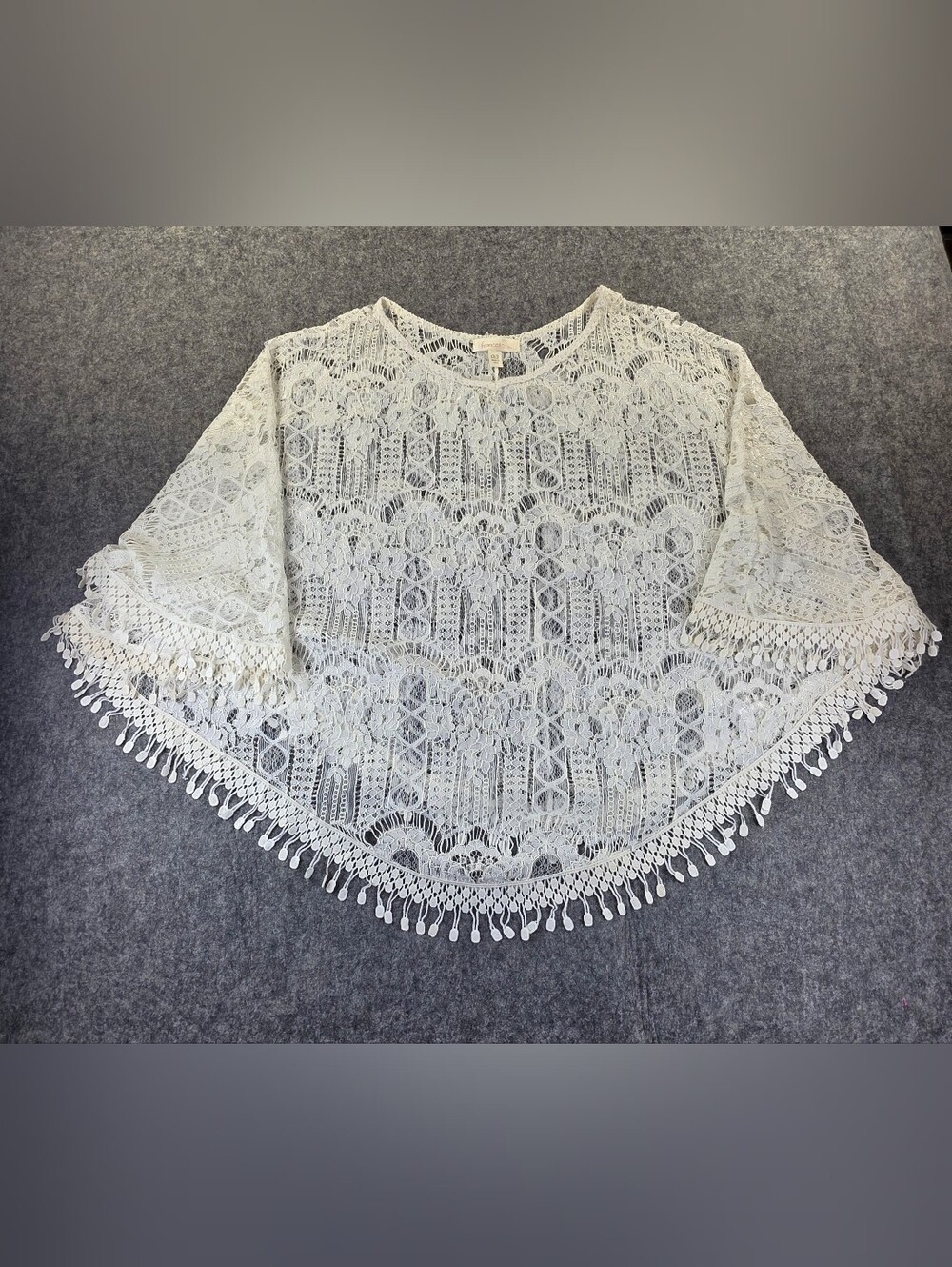 Francesca's Collections White Lace Crochet Poncho